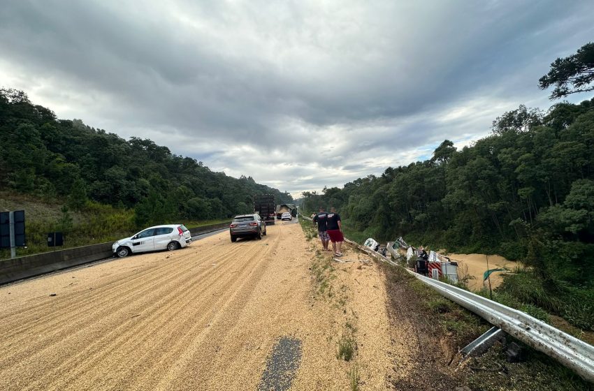  Motorista morre em acidente com carro e caminhões na BR-376