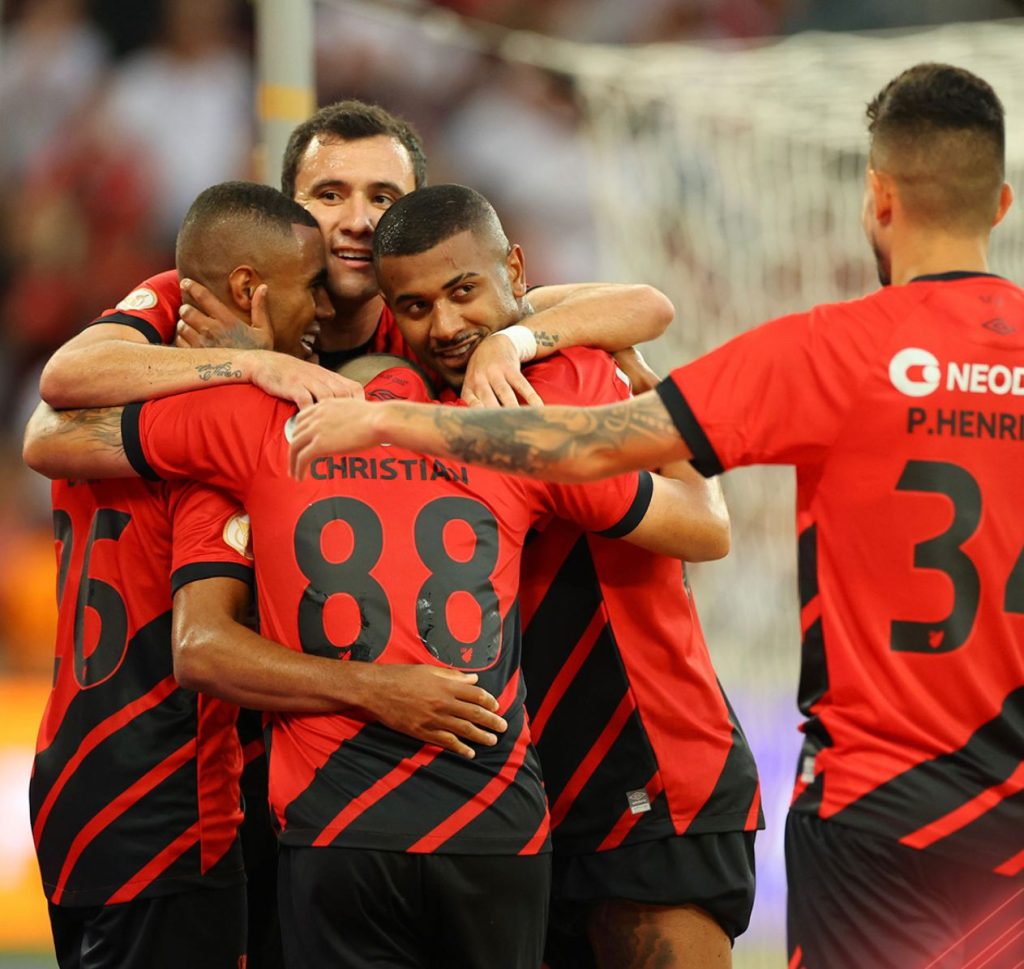 Athletico vira e derrota o Flamengo na Arena da Baixada
