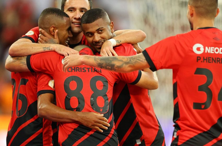  Athletico vira e derrota o Flamengo na Arena da Baixada