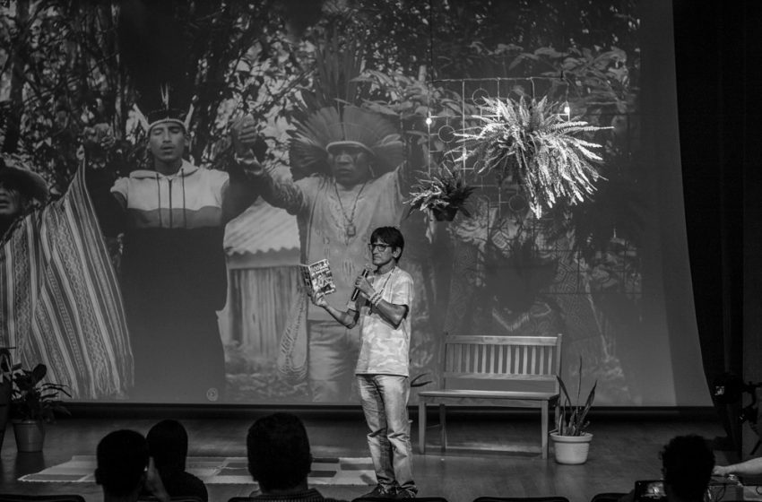  Biblioteca Pública do Paraná recebe encontro de poesia