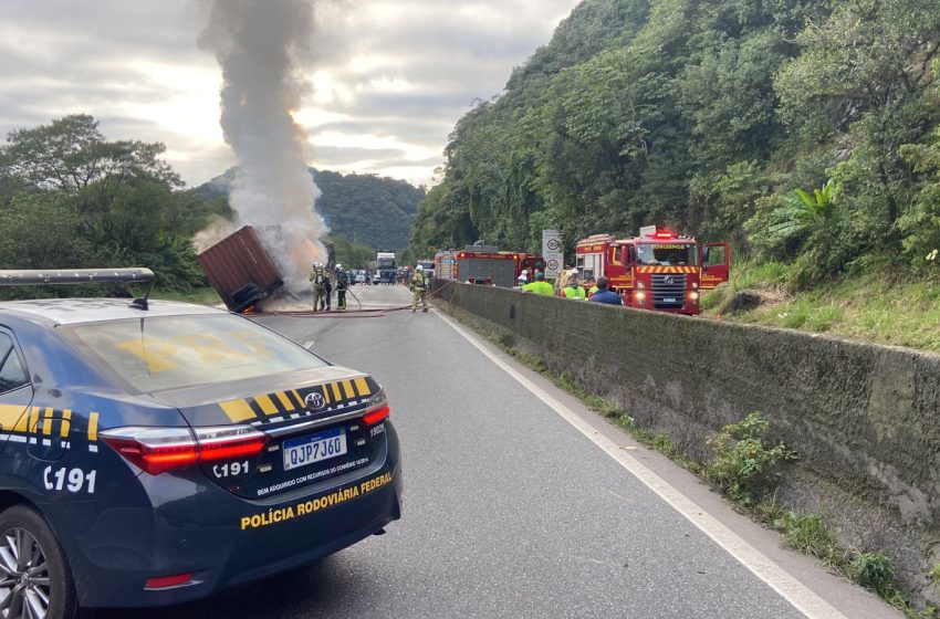  Fila na BR-277 chega a 18 quilômetros sentido litoral