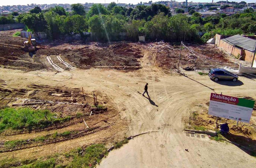  Começa a construção de 108 casas da Vila Divino