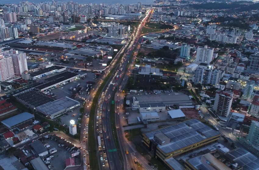  BR-376: 250 mil veículos retornam hoje para Curitiba