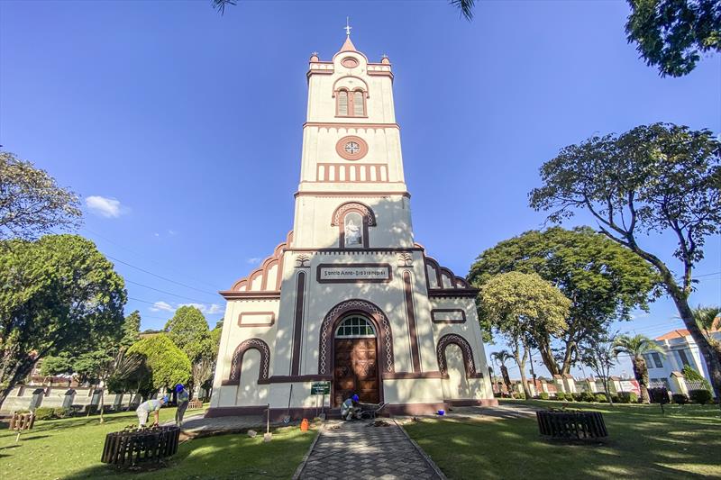  Segunda igreja mais antiga de Curitiba recebe iluminação especial