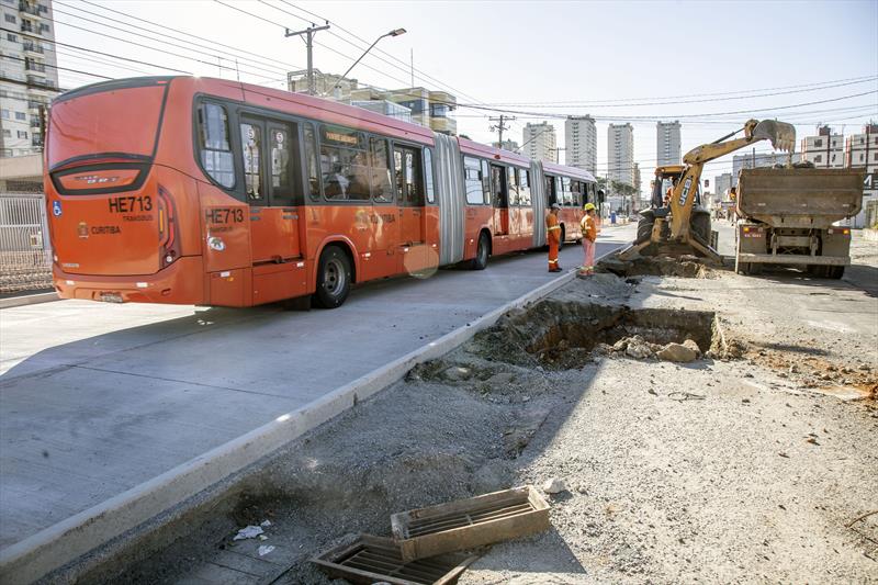  Obras do Ligeirão Norte-Sul bloqueiam trecho da Avenida Winston Churchill