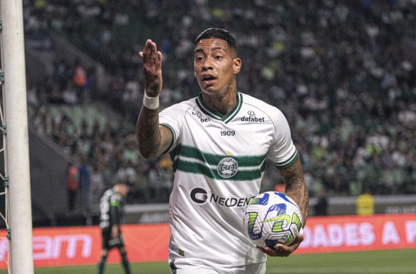  Sem vencer no Brasileirão, Coritiba perde do Palmeiras