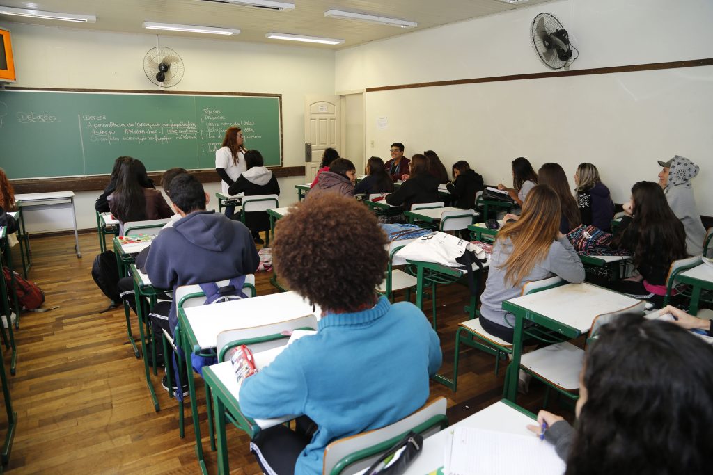 75% dos paranaenses aprovam o programa Parceiros da Escola