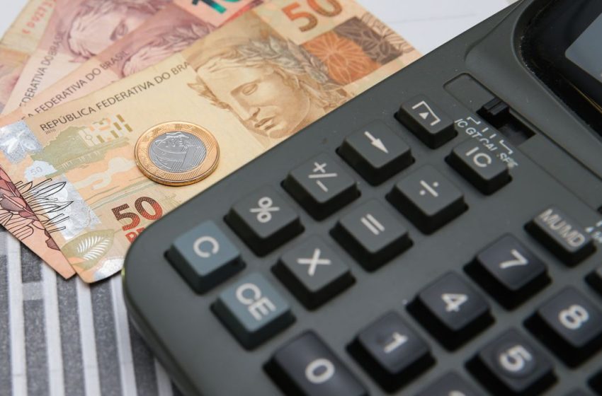  13º salário deve ser usado para quitar dívidas no Paraná