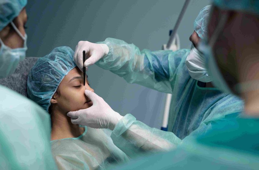 Médica alerta sobre cuidados antes de fazer uma cirurgia plástica