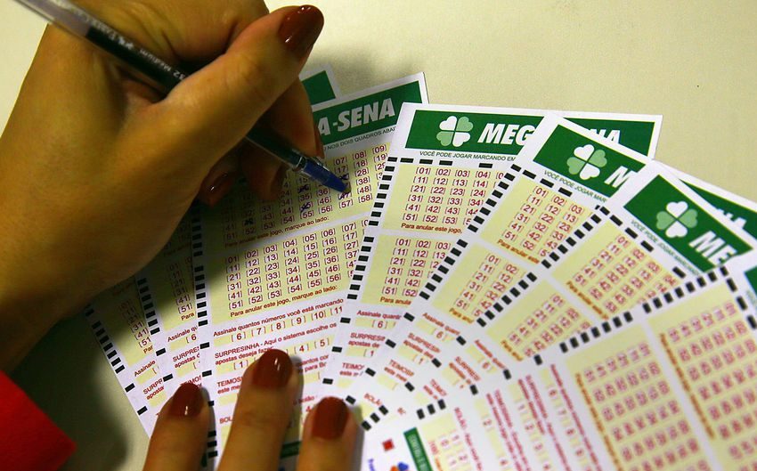  Mega-Sena acumula e pode pagar R$ 8 milhões no sábado