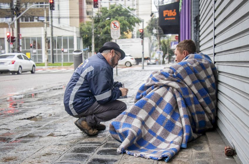  Com frio intenso, Curitiba reforça ações de acolhimento