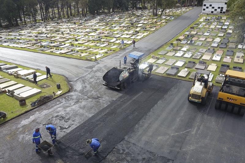  Cemitério do Santa Cândida recebe melhorias no pavimento