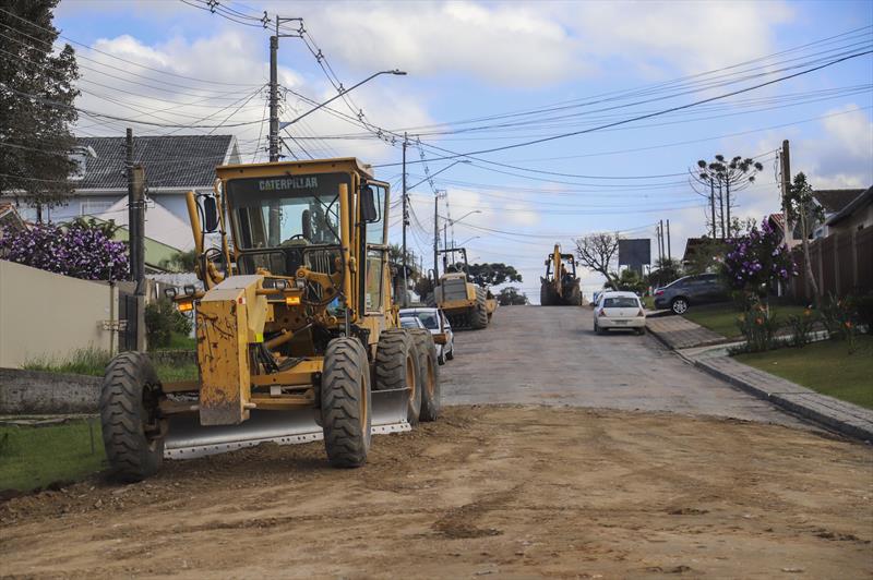  Ruas do Butiatuvinha recebem asfalto novo