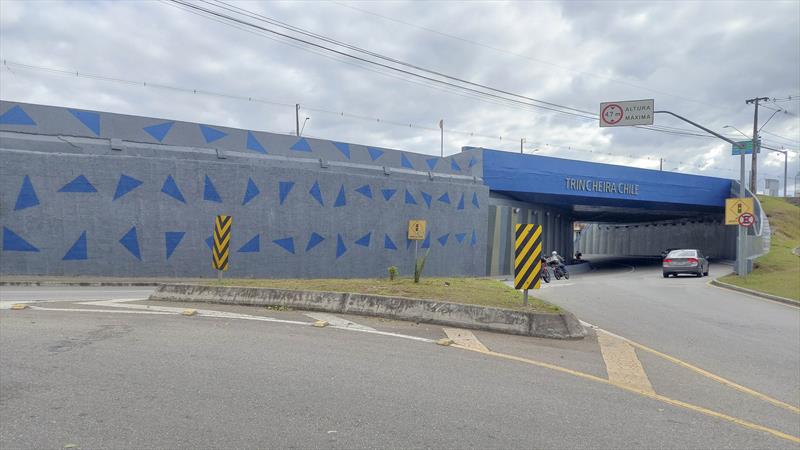  Trincheira do bairro Cajuru recebe pintura antipichação e grafismo