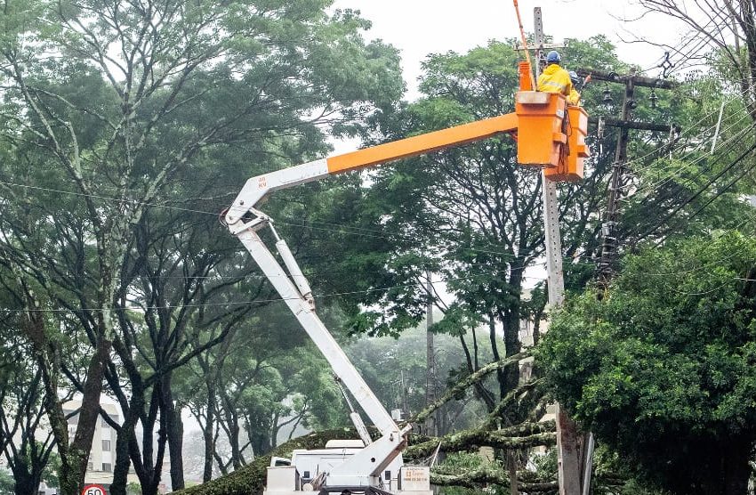  71 mil imóveis permanecem sem luz no Leste do Paraná