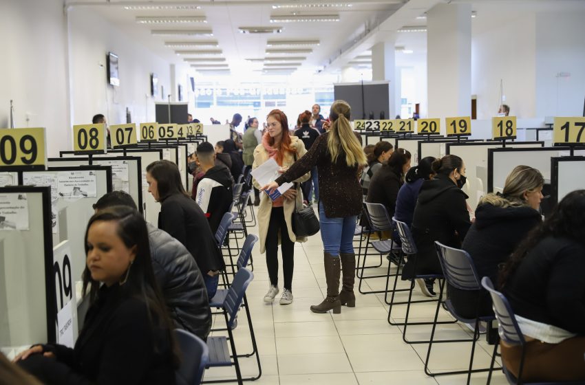  Paraná começa semana com 14 mil vagas de emprego; confira