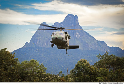  Mais de 100 pessoas integram equipes de buscas por avião