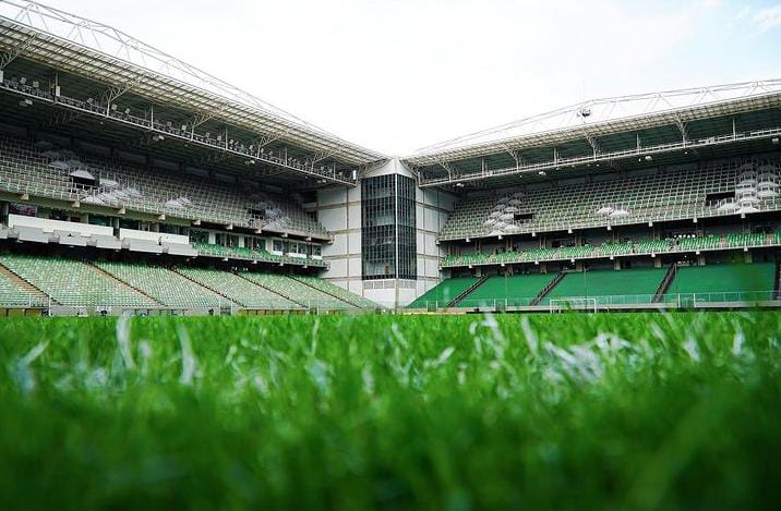 Coritiba enfrenta o Cruzeiro no estádio Independência em BH