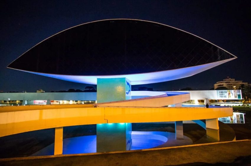  Curitiba ilumina pontos turísticos para conscientização da Síndrome X Frágil