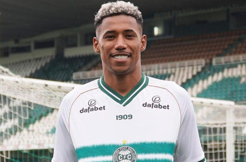  Coritiba apresenta Maurício Garcez e encaminha acerto com novo atacante