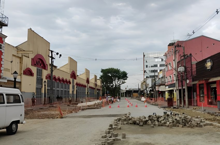  Sete de Setembro tem bloqueio em frente ao Mercado Municipal