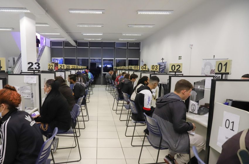  Paraná começa a semana com 15 mil vagas de emprego