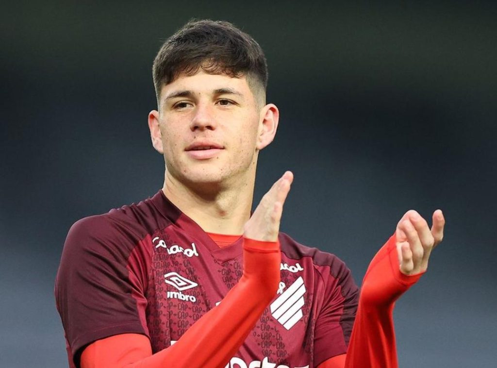 Expectativa para provável estreia de Zapelli movimenta o Athletico