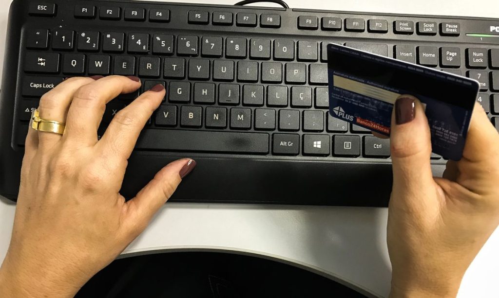 Isenção de compras online causará 2,5 mi de demissões