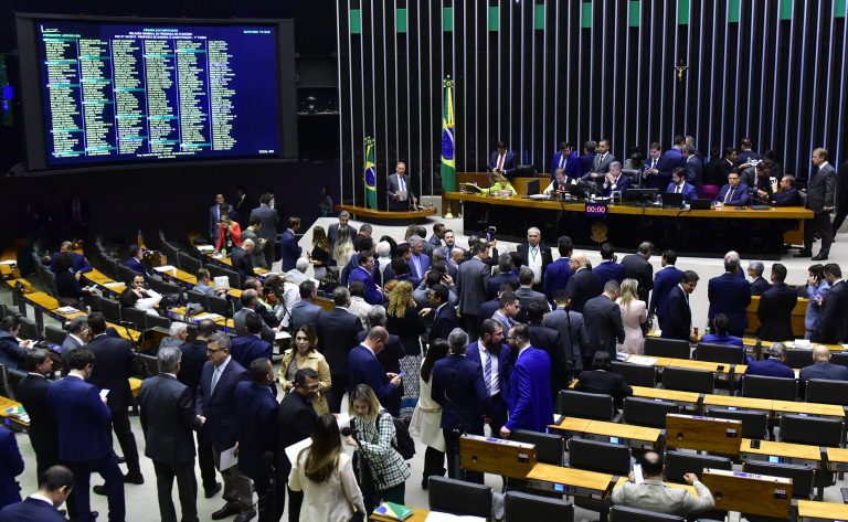  Câmara aprova texto-base da reforma tributária em primeiro turno; acompanhe