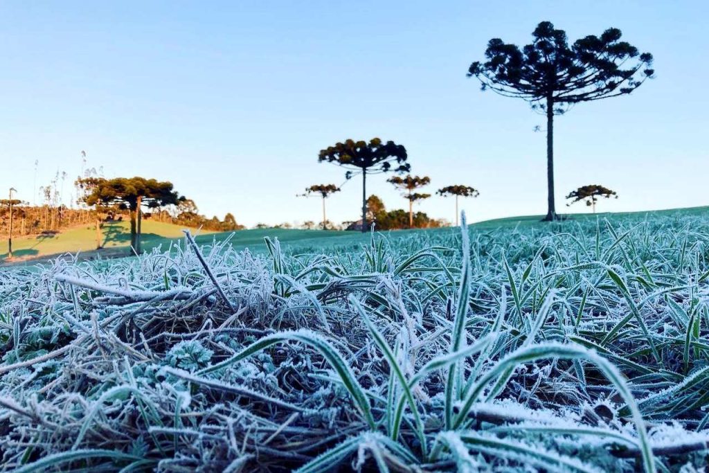 Frente fria chega ao Paraná nesta terça-feira (12)