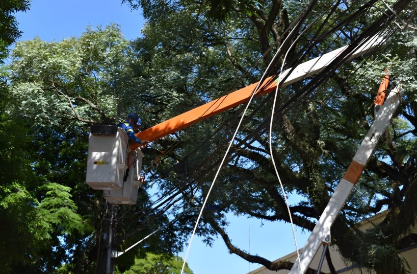  Mais de 43 mil residências continuam sem luz no Paraná