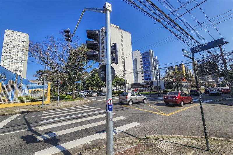  Novos semáforos são instalados em três bairros de Curitiba