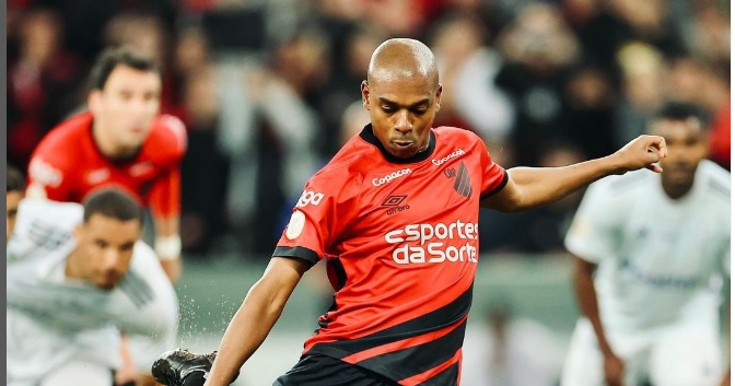  Fernandinho marca pela 1ª vez nesta Libertadores