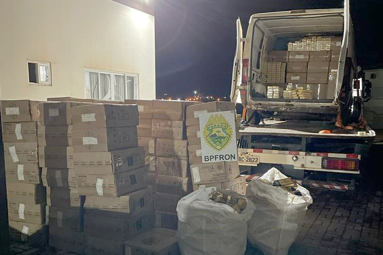 Milhares de pacotes de cigarros contrabandeados são apreendidos no Paraná