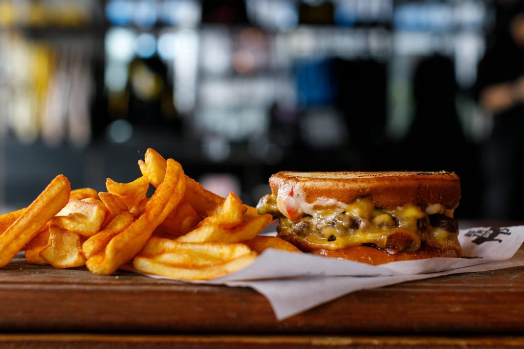 Bar da Fábrica harmoniza hambúrguer e cerveja no Burger Gourmet