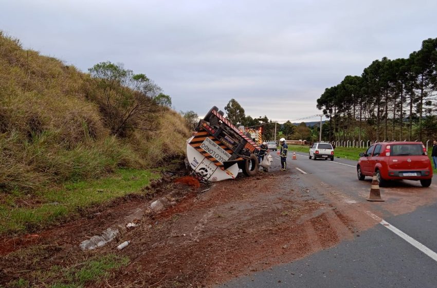  Acidente deixa trânsito lento na BR-376, nos Campos Gerais