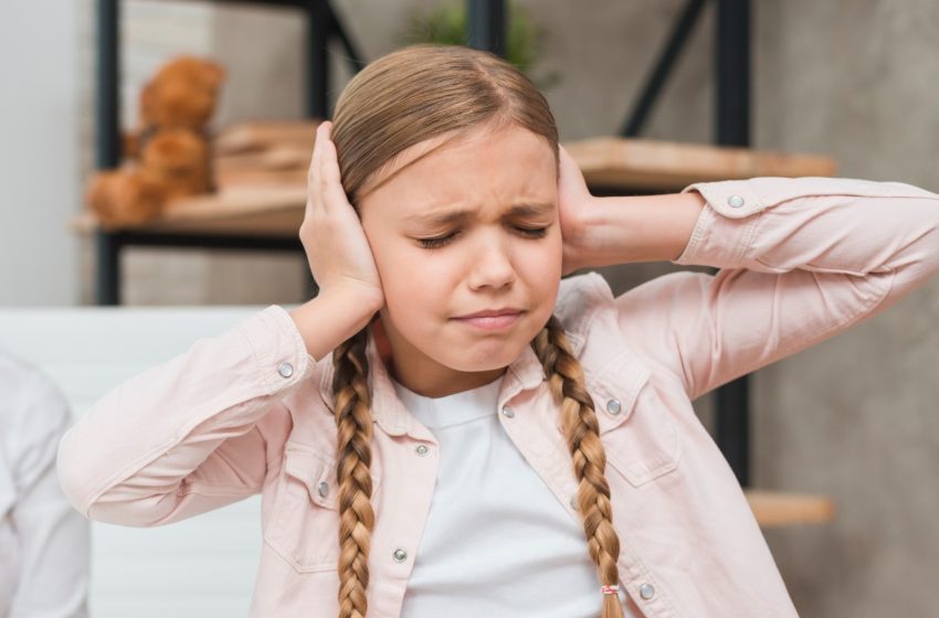 Veja quais os sinais de perda de audição em crianças