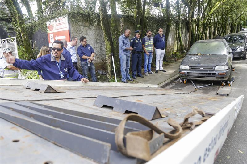  13 veículos abandonados nas ruas serão apreendidos em 10 dias