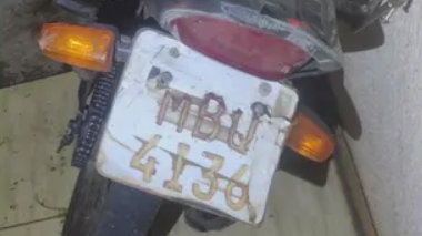  Moto é apreendida com placa de papel feita à mão