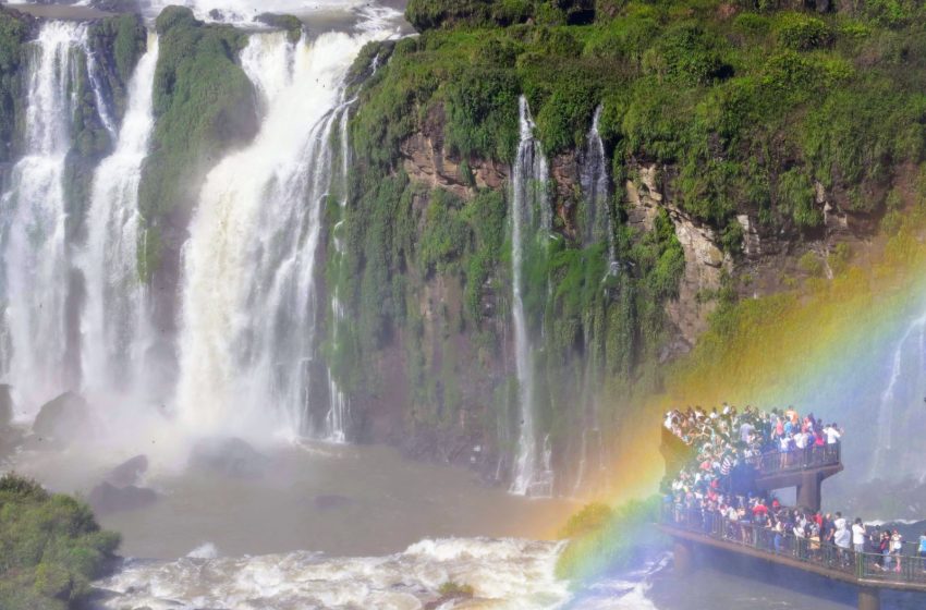  Parque Nacional do Iguaçu recebeu quase 2 milhões de visitantes em 2023
