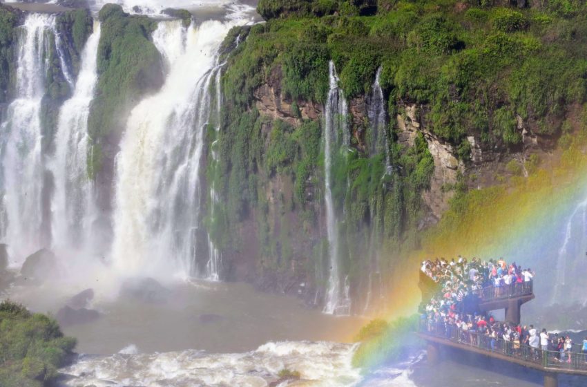  Guardas fazem protesto e fecham lado Argentino das Cataratas