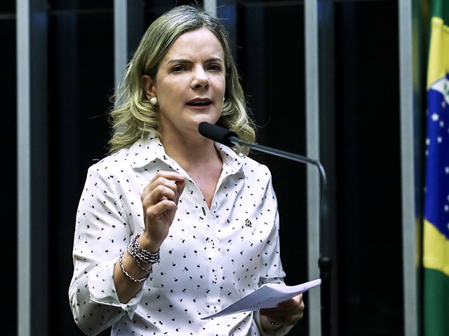  Gleisi Hoffmann (PT) é internada com obstrução coronária