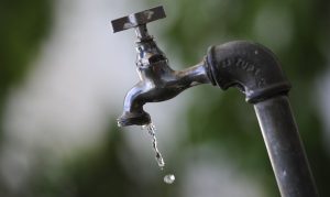 Bairros de Curitiba ficam sem água após chuvas fortes