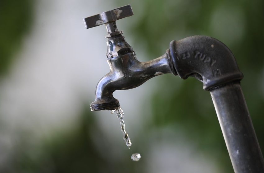  Bairros de Curitiba ficam sem água após chuvas fortes