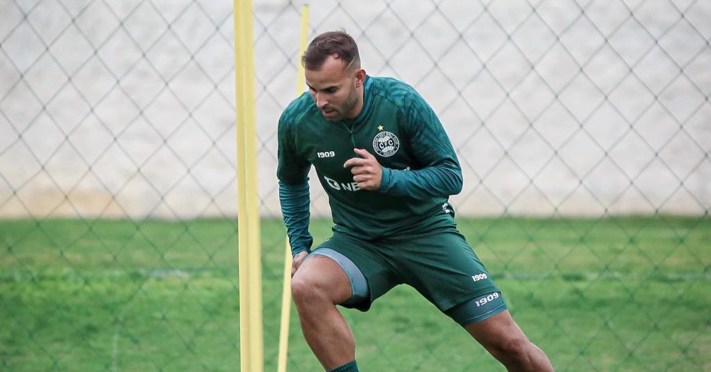 Jesé Rodríguez desembarca, assina e faz primeiro trabalho em campo