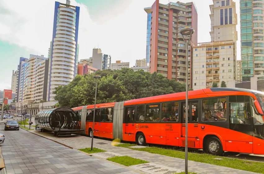  Curitiba tem segunda abafada e com chuva, diz Simepar