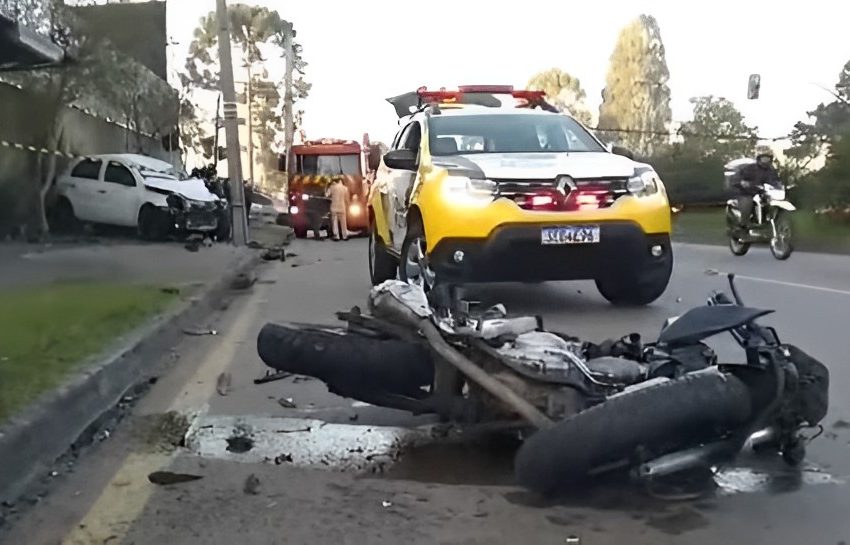  Ocupantes de moto ficam gravemente feridos em acidente na CIC