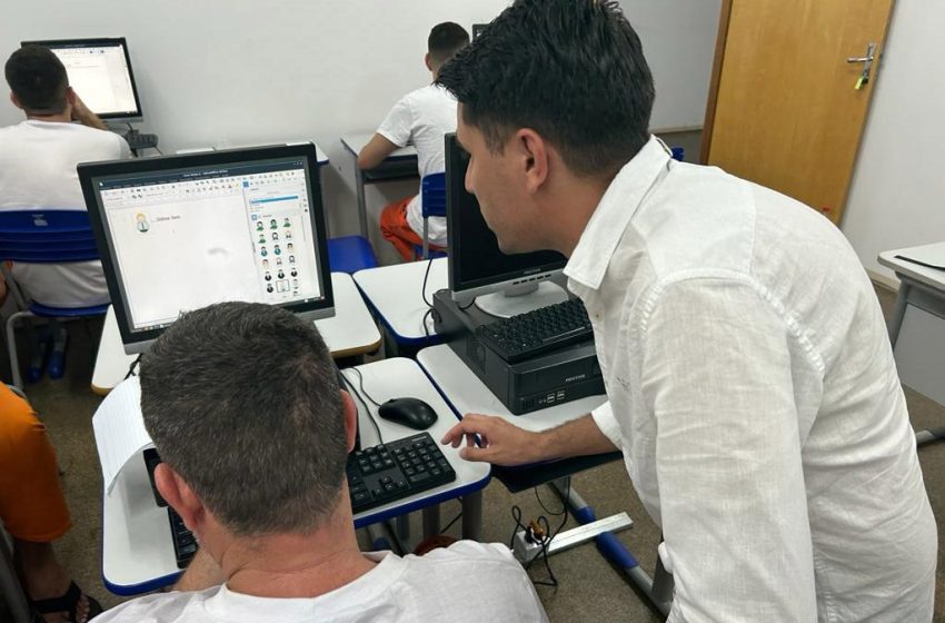  Detentos recebem curso de Operador de Computadores, em Maringá