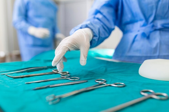  CRM-PR apura denúncia contra ortopedista que teria operado joelho errado
