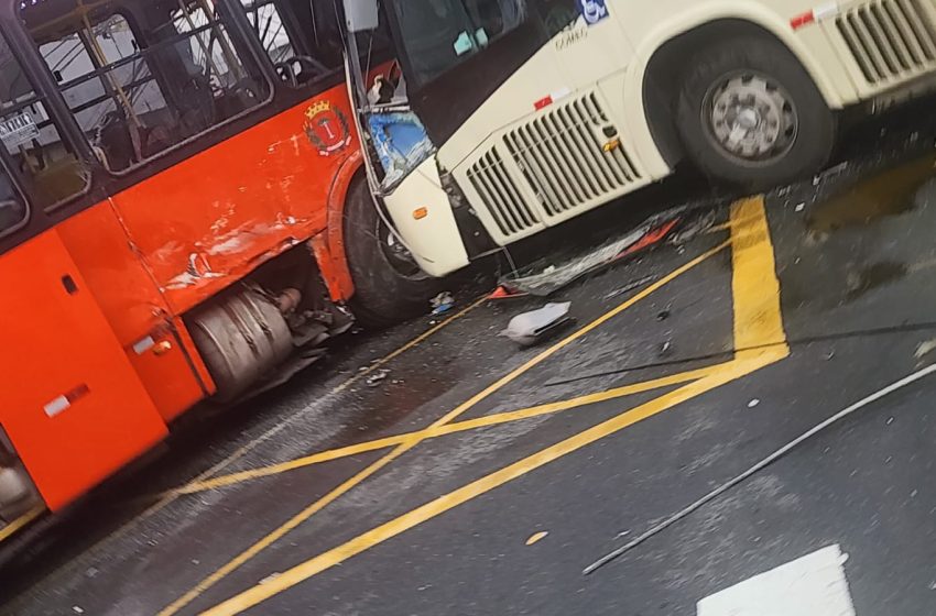  Cinco vítimas do acidente entre ônibus seguem internadas